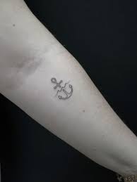 Minimal Anchor And Wave Tattoo Fineline Tattooing Anchor Fineline Minimal Tatto Tattoos Small Anchor Tattoos Waves Tattoo