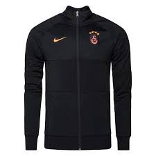 Dit nike voetbalshirt is het shirt dat ook echt door de spelers van het turkse voetbalelftal gedragen wordt en is uitgerust met het vaporknit systeem, waardoor de spelers optimaal kunnen presteren doordat het shirt strak om het. Turkse Voetbalshirts Bestel Turkse Voetbalshirts Nu Bij Unisport