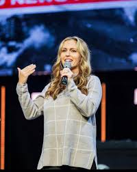 Meet Brittni De La Mora - Bold Journey Magazine