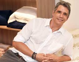 Tamanho família homenageando o marcio garcia. Marcio Garcia Inaugura Primeira Loja De Colchoes Sealy No Brasil Portal Anna Ramalho