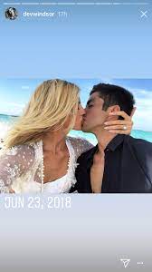 Devon Windsor Is Engaged To Johnny Dex See Her Ring Photos Devon Windsor Victorias Secret Models Wedding Proposals