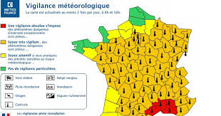 Les températures vont encore monter d'un cran en france, à la veille du pic attendu de canicule. Meteo Canicule Quatre Departements En Alerte Rouge Une Premiere