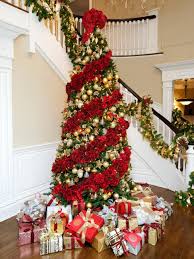 Floral Christmas Tree 2 675x900 Top 10 Christmas Decoration Ideas Trends 2018 Cool Christmas Trees Floral Christmas Tree Christmas Tree Themes