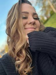 Hi there! I'm Dylan Rose and I'm looking for icons! I'm currently a student  at Aveda Arts Institute looking for men and women models interested in  color or cuts! I have 50%