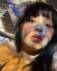 Alejandra Metz's Instagram, Twitter & Facebook