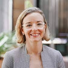 Carrie Squires's Instagram, Twitter & Facebook