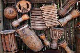 Alat musik ritmis juga berfungsi menjadi penanda yang biasanya digunakan oleh komposer musik. Sejarah Jenis Dan Fungsi Alat Musik Tifa Alatmusik Id