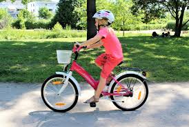 Heute bin ich auto gefahren dann hab ich gesehen das jemand verletzt wurde und da waren er sagt ja ich fragte ob mit seinem fahrrad alles okay wäre. Ab Wann Brauchen Kinderfahrrader Eine Gangschaltung Mama Und Die Matschhose