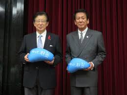 Manage your video collection and share your thoughts. æ‰è‰¯å¤ªéƒŽãŒå·å‹çŸ¥äº‹ã‚'è¡¨æ•¬è¨ªå• ç‰¹æ®Šè©æ¬ºç­‰æ„è¦‹äº¤æ› ç¤¾ä¼š æ—¥åˆŠã‚¹ãƒãƒ¼ãƒ„