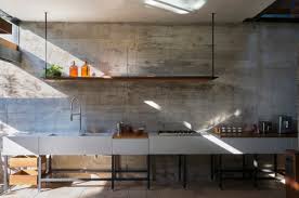Solicita presupuesto gratis o calcula el precio de tu encimera de cocina con nuestro configurador online. Como Elegir Encimeras De Cocina Ventajas Desventajas Y Ejemplos De Diseno Plataforma Arquitectura