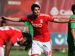 Gonçalo manuel ganchinho guedes (benavente, portugal, 29 de noviembre de 1996) es un futbolista portugués que juega como centrocampista en el valencia c. Golaco E Assistencia De Goncalo Guedes Em Triunfo Do Benfica B Maisfutebol