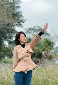 Lương thu trang là nữ diễn viên xinh đẹp gây ấn tượng qua nhiều bộ phim như ''những cô gái trong thành phố'', ''những nhân viên công sở'', ''hướng được biết, lương thu trang ly hôn khi mới 24 tuổi. Phong Cach Ä'á»i ThÆ°á»ng Sang Cháº£nh Lá»™ng Láº«y Cá»§a Minh HÆ°á»›ng DÆ°Æ¡ng NgÆ°á»£c Náº¯ng Vov Vn