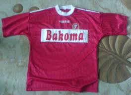 Widzew sends manchester united home; Widzew Lodz Home Football Shirt 1995 1996