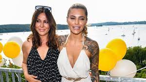 Simone thomalla (54) kennen wir als gut gelaunte schauspielerin, die sagt, was sie denkt, kein blatt. Nachwuchs Bei Tochter Sophia Simone Thomalla Ist Sicher Dass Sie Eine Coole Oma Ware