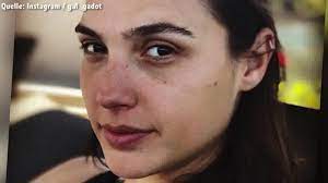Gal gadot was then a former combat instructor when she was part of the israel defence forces for during high school, gal gadot took up biology as her major and was keen on sports, specifically. Gal Gadot Oben Ohne Wonder Woman Braucht Kein Make Up 20 Minuten
