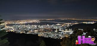 升旗山 2018 每当有朋友从远方来大多数都会带他们来 升旗山。基本上每年大多都会上来一次。 如果没登上升旗山可别说来过槟城旅游喔。呵呵。 Pengalaman Melawat Bukit Bendera Penang Hill Pada Waktu Malam Hans