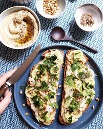 Houmous Toast Jalapenos Vert Thym Et Sumac Gratinez Cuisine Tcheque Cuisine Alimentation