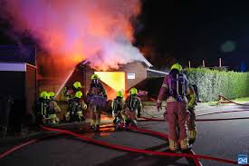 De brand brak rond 14.00 uur door nog onbekende oorzaak uit en. Uitrukken 2021 Brandweer Nederweert