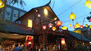 May 12, 2021 · dinamakan pantai kutang, karena sebelum pantai ini dijadikan destinasi wisata, dulu tempat ini sering dijadikan tempat berkumpulnya para pemuda pemudi, yang entah karena alasan apa mereka menggantungkan pakaian dalamnya di pohon mangrove atau tergeletak di sekitaran pantai, sehingga masyarakat yang melihat itu pun menamakan pantai ini sebagai pantai kutang. Pantai Kutang Review Foto Harga Tiket Masuk 2021