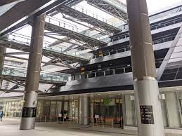 香港特别行政区 九龙塘 （港铁）站 hong kong kowloon tong （mtr） station 九龙塘站（英语： kowloon tong station） 位于 九龙城区九龙塘 多福道、添福道及 沙福道交界、 深水埗区 又一村 又一城东面，为港铁（mtr） 东铁线和 观塘线重要的转线车站之一。 九龙塘站原为 九广铁路有限公司和 香港铁路有限公司. æ•™è‚²å±€ä¹é¾å¡˜æ•™è‚²æœå‹™ä¸­å¿ƒ Elephant Holdings Ltd å¤§è±¡è¡Œ