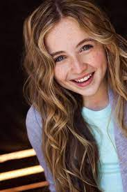 Pin By Kat On Facial Expressions Sabrina Carpenter Blonde Hair Girl Old Hairstyles