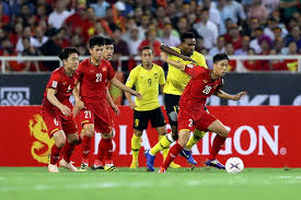 Nguyen tien linh mengirim bola umpan matang hung dung melesat ke atas gawang di masa injury time! Live Streaming Malaysia Vs Vietnam Bisa Disaksikan Di Sini Okezone Bola
