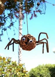 Pomme De Pin Decorer Automne Idee Diy Brico Pomme Pin Nature Crafts Pine Cone Crafts Halloween Crafts For Kids