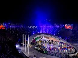 冬奧會於意大利維羅納競技場舉行閉幕儀式蘇翊鳴持五星紅旗入場- RTHK