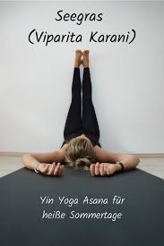 Seegras Viparita Karani Variation Yin Yoga Asana Fur Heisse Sommertage Yin Yoga Yoga Asanas Yoga