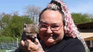 Doppelte Fuchs-Freuden in Maintal: Sabine Klein von den Wildtierfreunden  päppelt zwei Findelkinder auf