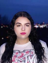 Violet Lynn's Instagram, Twitter & Facebook