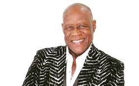 Una de estas canciones, born to die in berlin, la cual sería la última canción del álbum, contó con dee dee cantando en alemán en Q Ogsbpz46tzbm