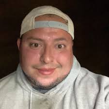 Who makes customized cakes?