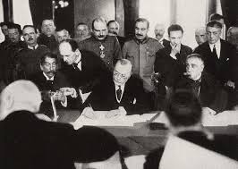 Il sera ratifié par le congrès des soviets le 16 et le reichstag le 22. Iesirea Rusiei Din RÄzboi Cer Si Pamant Romanesc