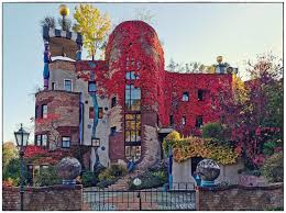Friedensreich hundertwasser's weird style is always a treat for the eye. Hundertwasser Haus Im Herbstkleid Foto Bild Architektur Deutschland Europe Bilder Auf Fotocommunity