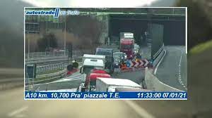 Al momento sono due i chilometri di coda segnalati per. Dalle Webcam Le Immagini Degli Otto Chilometri Di Coda Infernale In Autostrada Tra Arenzano E Genova Genova