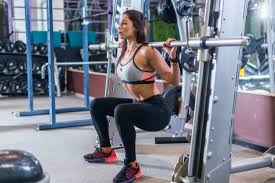 Demonstration of the smith machine elevated lunge, a fantastic exercise for working the quads, hamstrings, and glutes. Smith Machine Squat Vs Barbell Squat Which Is Better