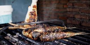 Bakar di atas bara api arang sambil balik dan olesi sisa bumbu hingga rata. 4 Cara Bakar Ikan Agar Tidak Gosong Dan Matang Merata Halaman All Kompas Com