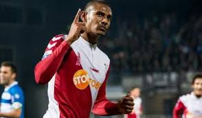 Pas de penalty selon l'arbitre. Sebastien Haller Histoire De L Enfance Plus Biographie Inconnue Faits