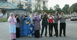 Ungkapan menarik dalam penulisan karangan. Teks Forum Remaja Peringkat Kebangsaan 2015