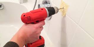 Vous y verrez un carreleur professionnel en pleine. Comment Percer Du Carrelage