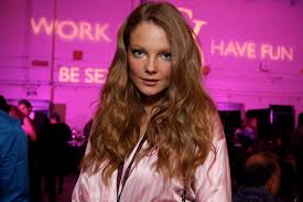 She was chosen to be in the 2010 pirelli calendar photographed by terry richardson in bahia, brazil. Photo 22c40 Eniko Mihalik Kendam