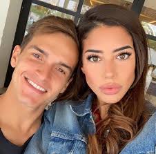 A collection of facts like salary, net worth, married, girlfriend, affair, dating, career, children, world cup, nationality and more can also be. Viva Barca Denis Suarez And His Girlfriend Nadia Aviles Facebook
