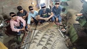 কলকাতা পুলিশের STF এবং বিহার STF-এর যৌথ অভিযান ভাগলপুরের বেআইনি অস্ত্র  কারখানায়, ধৃত ৫, উদ্ধার বহু অস্ত্র রমরমিয়ে চলছিল বেআইনি অস্ত্র ...