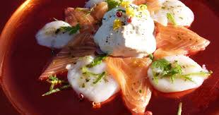 Recette Chantilly De Citron Vert Sur Son Carpaccio De Saumon Et De Saint Jacques En Video Recette Carpaccio Saumon Recette Carpaccio Alimentation