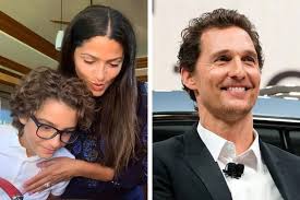 She is married to american actor matthew mcconaughey Camila Alves Posa Com Filho E Fas Se Surpreendem Com Semelhanca Dele Com Matthew Mcconaughey Monet Celebridades