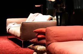 The sofa has adjustable seats and backrests with concealed mechanisms. Neuheiten Sofa Rawi Von Cor Bild 6 Schoner Wohnen