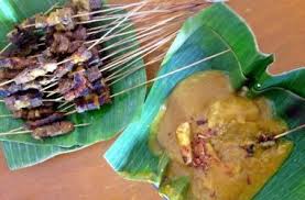 Sangat mudah untuk menemui tempat makan sate ayam enak di jakarta, mulai dari penjual kaki lima hingga restoran kelas menengah ke atas. Yang Legendaris Dari Padangpanjang Sate Mak Syukur Potretnews Com