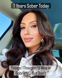 Carmen Comas's Instagram, Twitter & Facebook