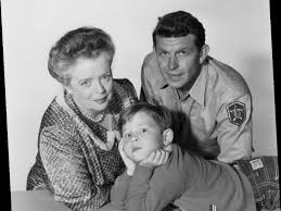 I bet she felt she compromised her career in that regard, the same as robert reed felt about playing dad brady. The Andy Griffith Show Aunt Bee Star Frances Bavier Played An Entirely Different Role In The Series Pilot Showcelnews Com